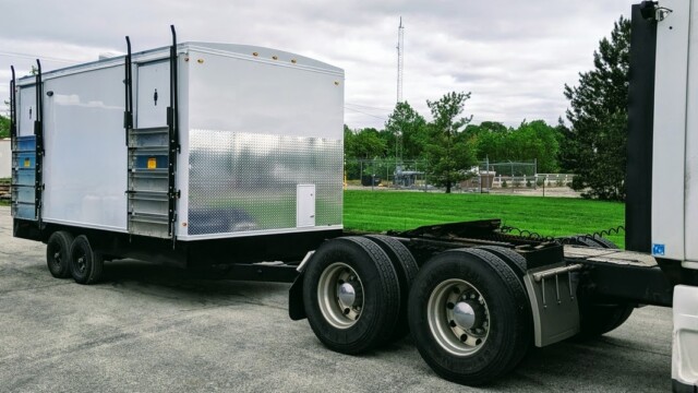 814 Traditional with Fresh Water. Aluminum Diamond Plate Rock Guard.